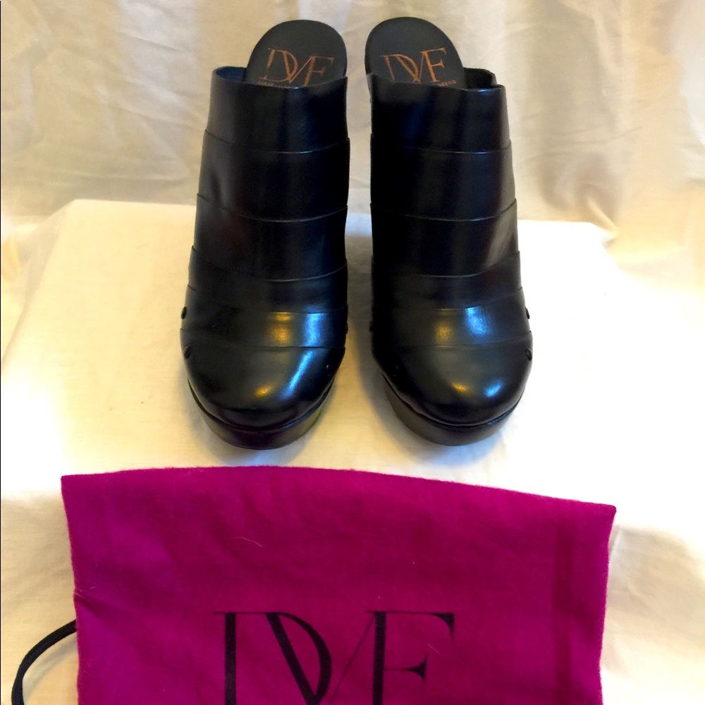 DVF slides size 7 1/2 M